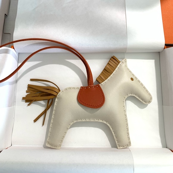 Hermes Rodeo MM charm in Craie - Picture 1 of 3